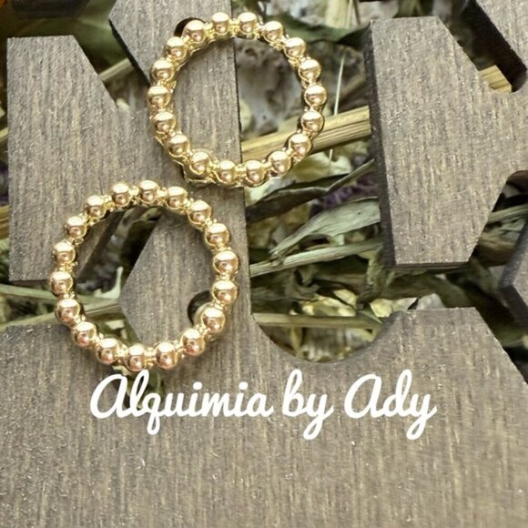 Gold stud earrings - Picture 1 of 1